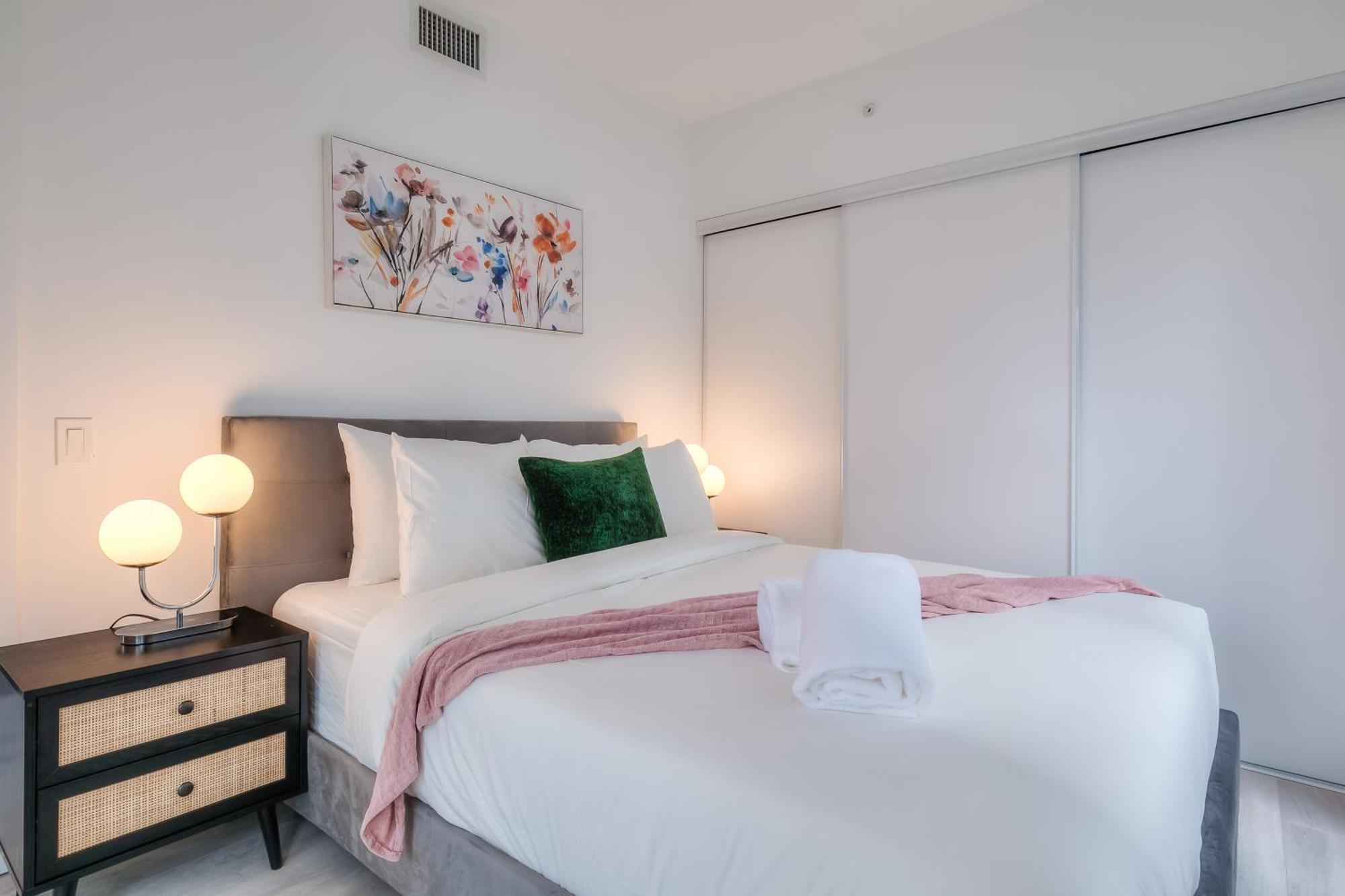 Panorama Suites Downtown โตรอนโต ภายนอก รูปภาพ