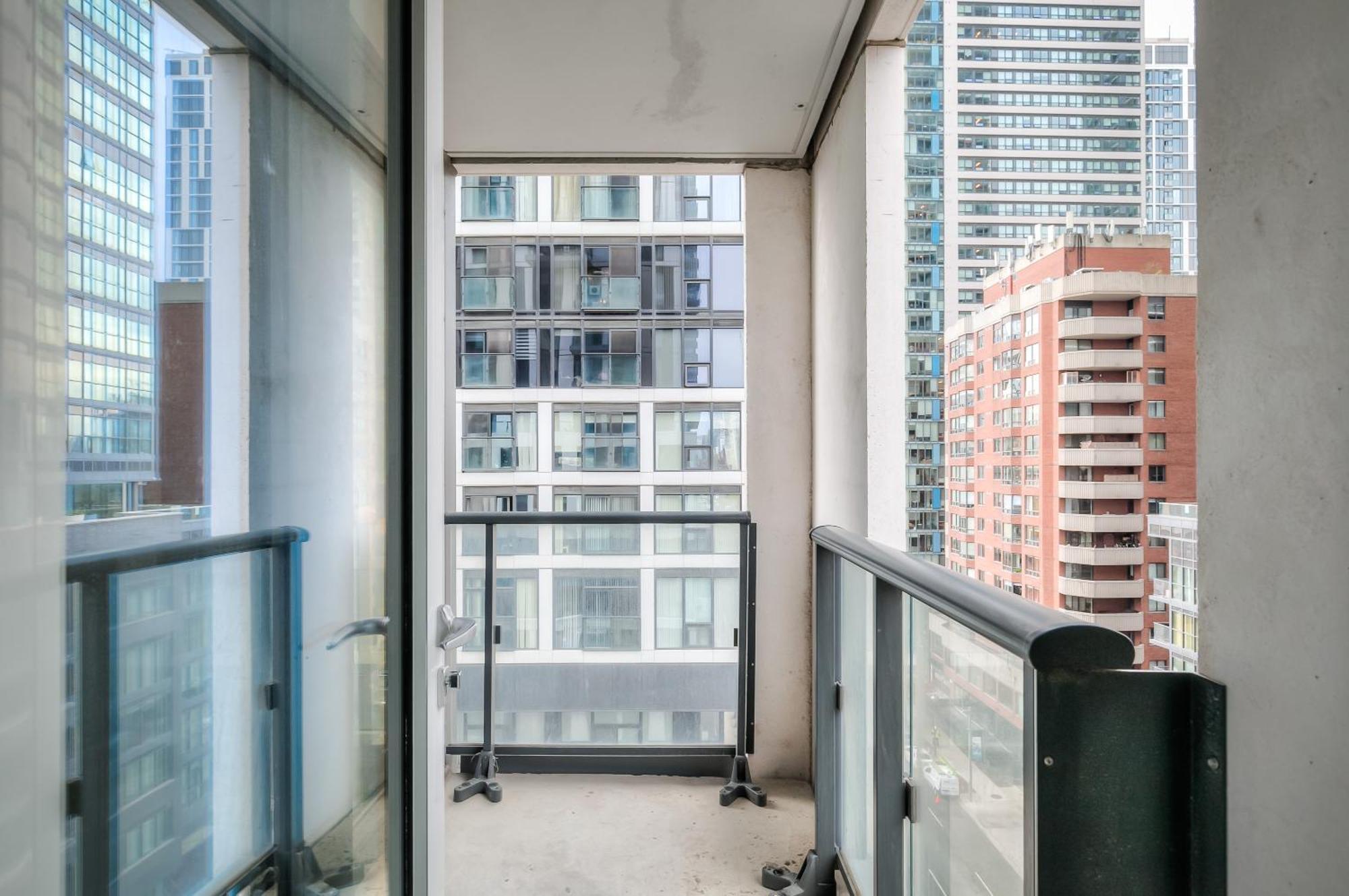 Panorama Suites Downtown โตรอนโต ภายนอก รูปภาพ