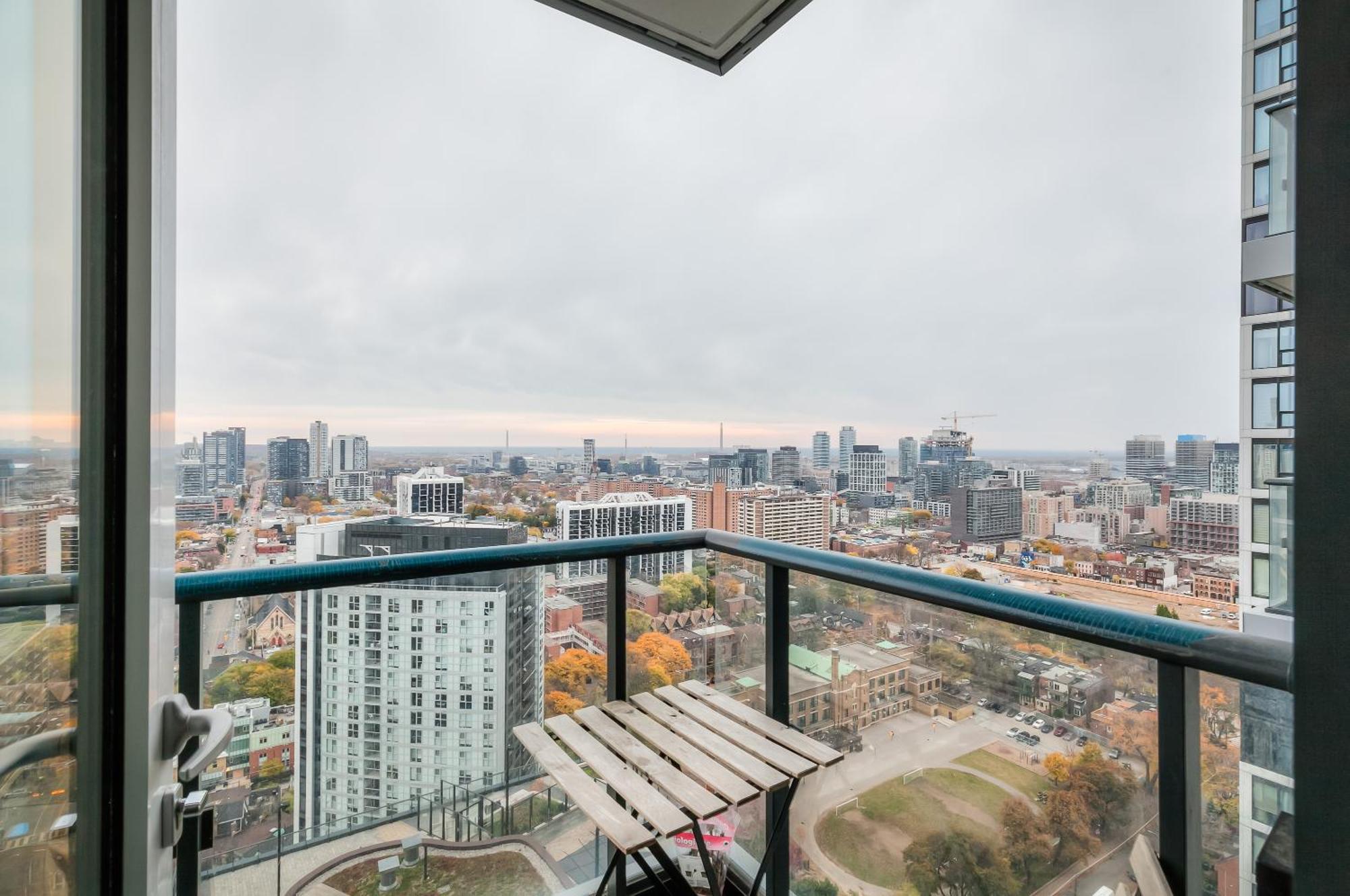 Panorama Suites Downtown โตรอนโต ภายนอก รูปภาพ